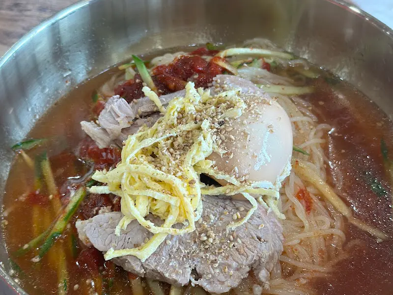 다래밀면의 정갈한 모습