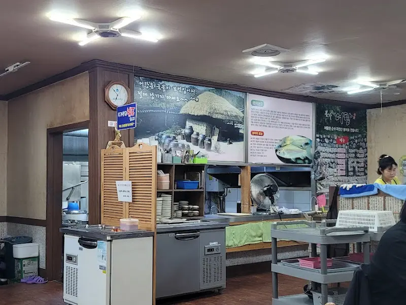 본가네 어탕 내부