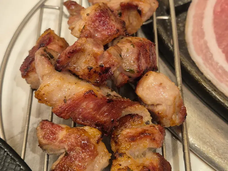 잘 구워진 고기