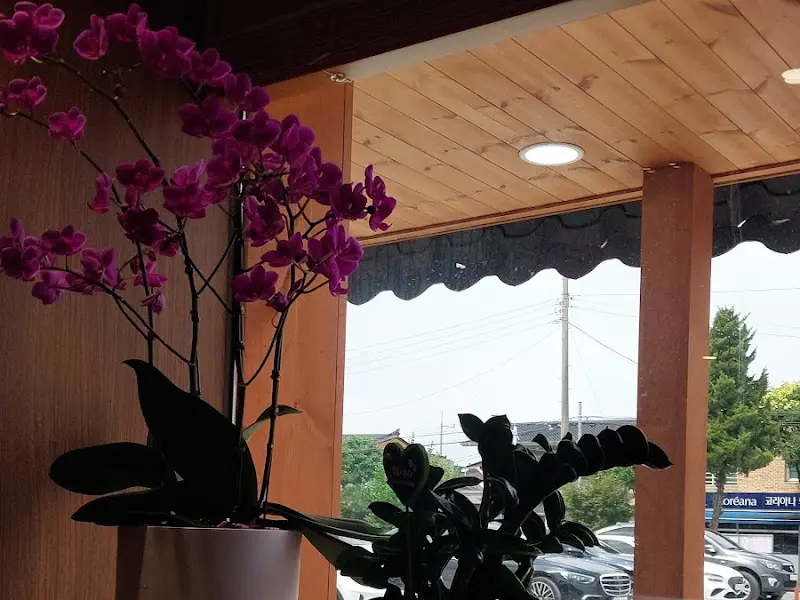 서민막국수 내부 장식