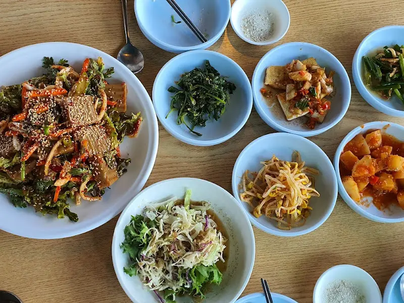 다양한 종류의 밑반찬