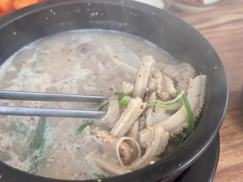 내장이 가득한 내장탕