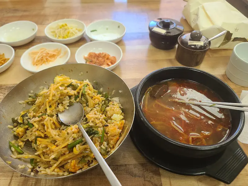 솔밭선지국 비빔밥과 내장탕