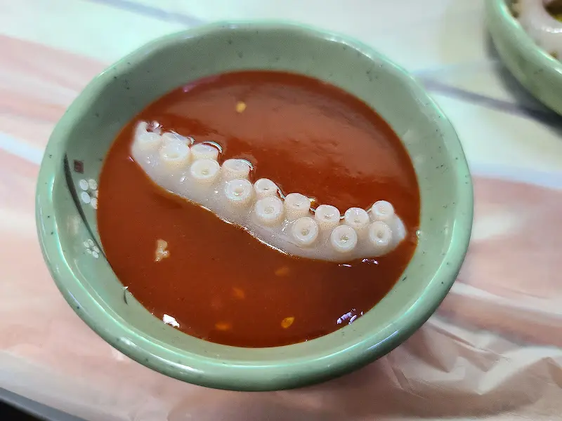 특제 소스에 찍은 낙지