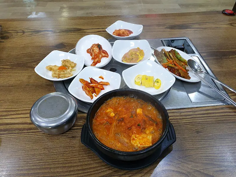 김치찌개와 반찬