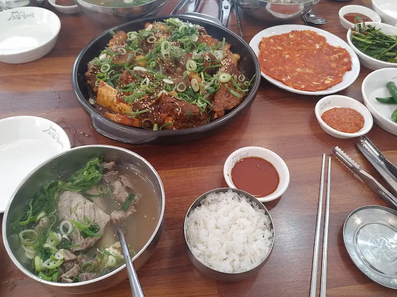 매콤한 갈비찜 한 상 차림