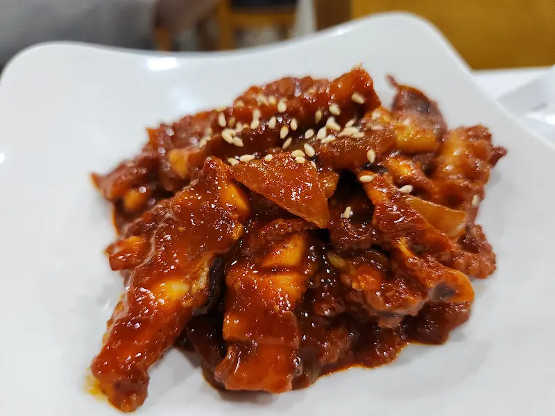 매콤달콤한 양념에 버무려진 꼴뚜기젓