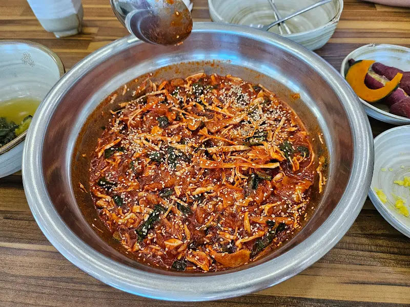 물회 크게 한 술