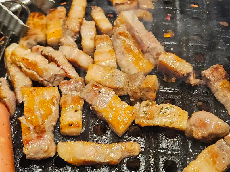 미진축산에서 구워지고 있는 고기