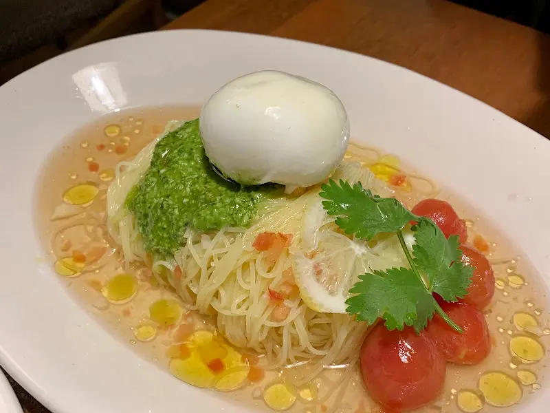 비주얼 끝판왕, 카프레제 콜드 카펠리니