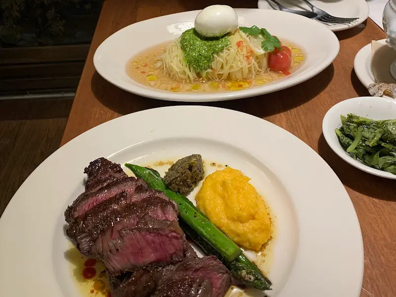 육즙 가득 살치살 스테이크