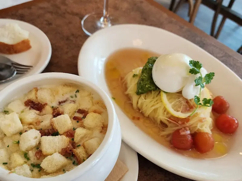 클렘차우더와 카프레제 콜드 카펠리니