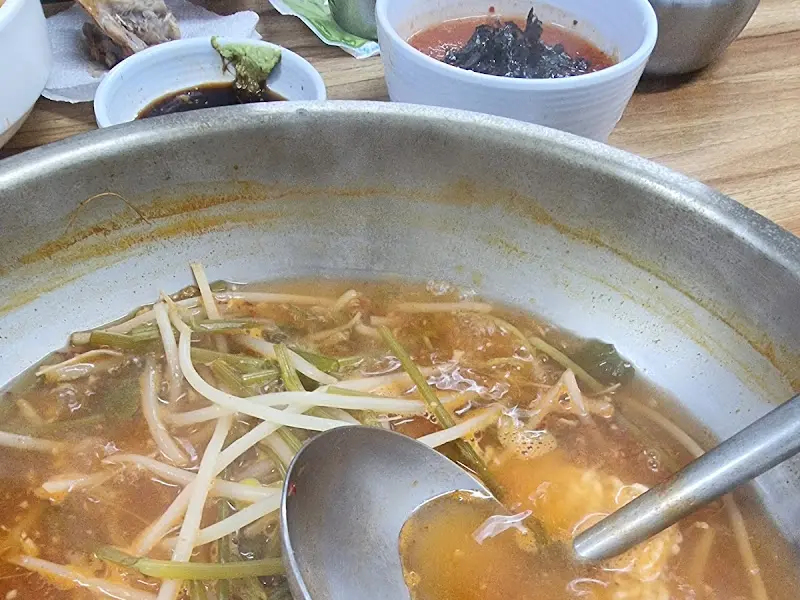 맛있어 보이는 복어탕