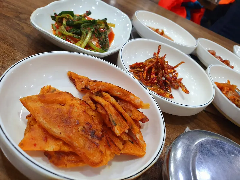 다양한 종류의 반찬들