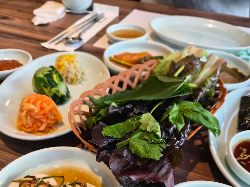 밑반찬과 쌈채소 이미지