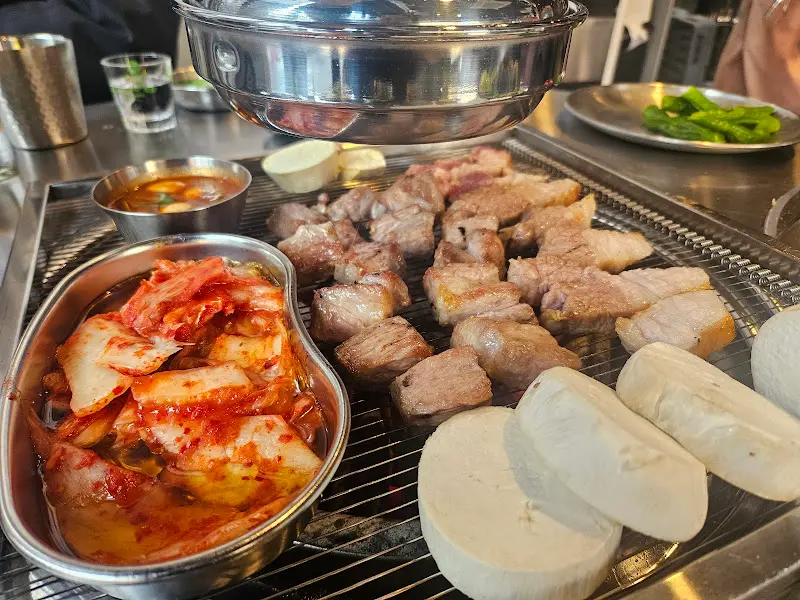 고기 굽는 모습