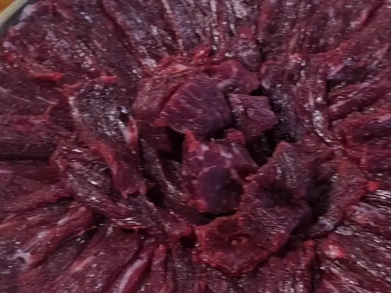 신선한 뭉티기의 자태