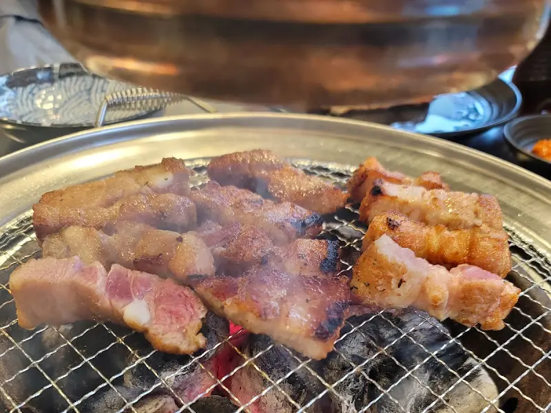 숯불 위 삼겹살