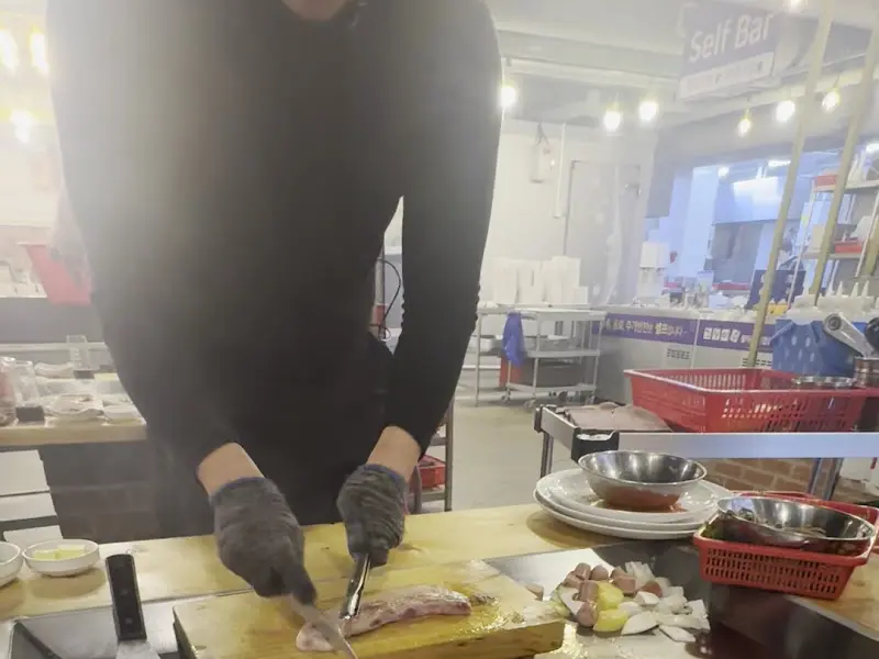 싱싱한 해산물, 고기, 쌈채소