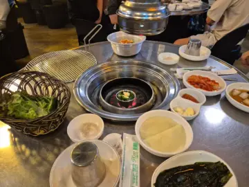 퇴근길 발걸음을 멈추게 하는, 인덕원 고기 맛집 “제주돈사돈”에서 풍미를 탐닉하다