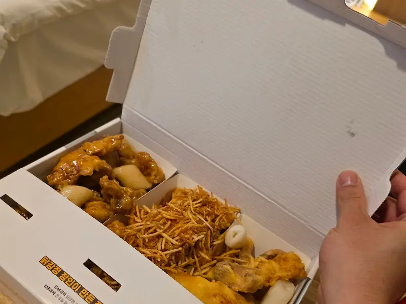 포장된 닭강정 세트