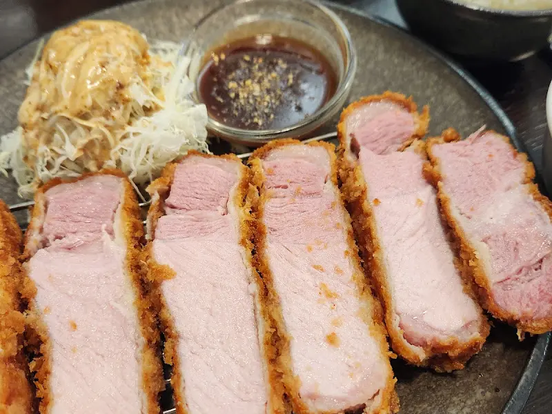 육즙 가득한 특등심카츠 단면