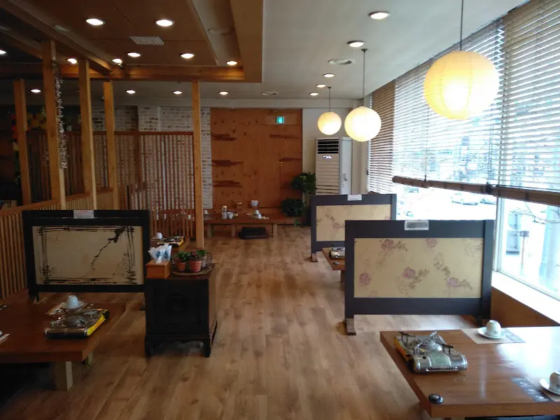 기와뜰의 넓고 깔끔한 내부