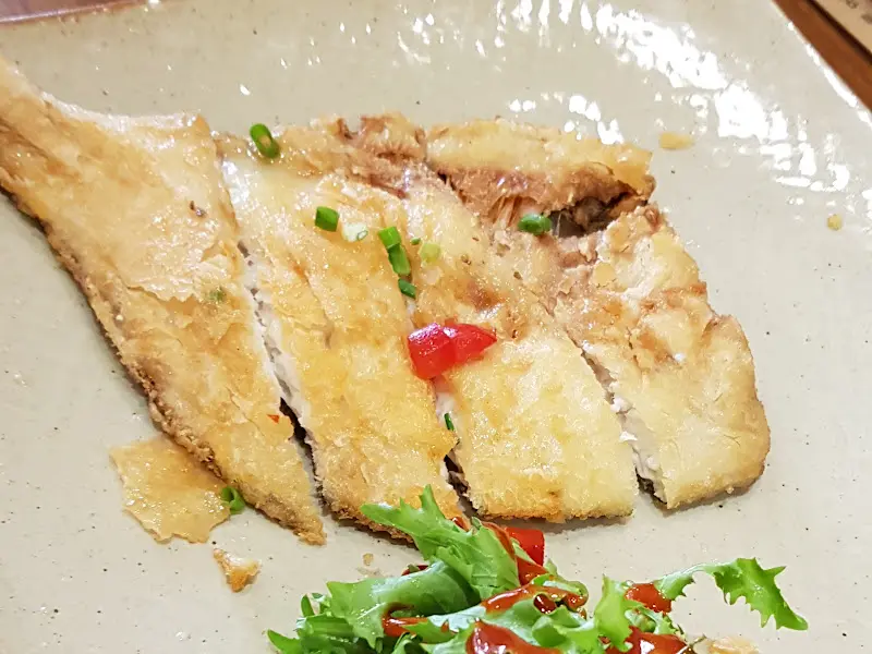 겉은 바삭하고 속은 촉촉한 생선 튀김