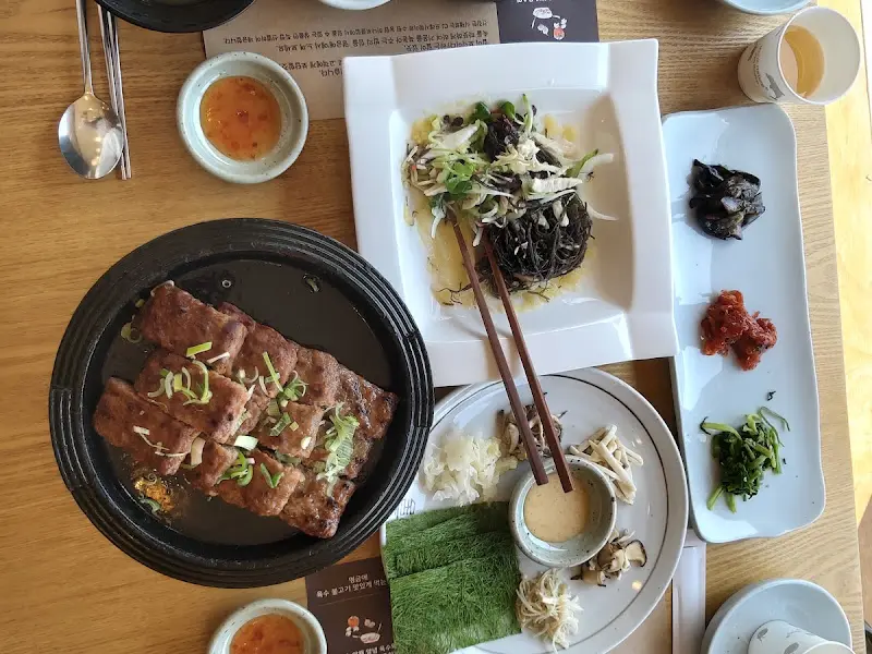 정갈하게 담겨 나온 떡갈비