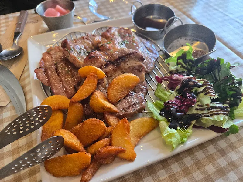 푸짐한 목살 스테이크 플레이트