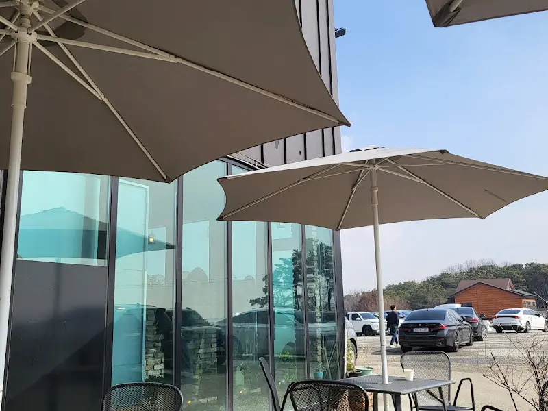 만두 요리가 되다 야외 테이블