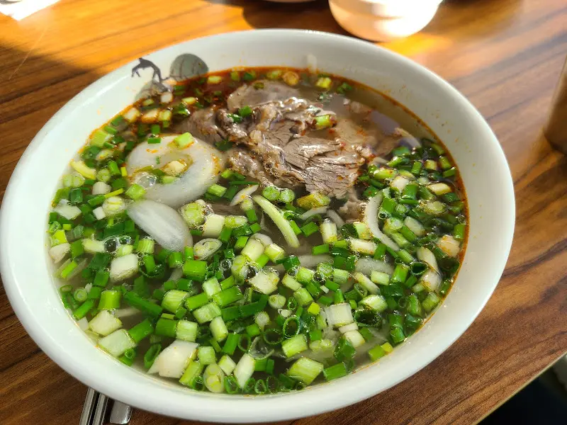 고기가 듬뿍 들어간 쌀국수