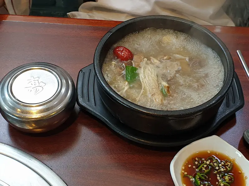 보글보글 끓는 한우 갈비탕