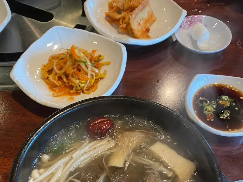 깔끔하게 차려진 밑반찬