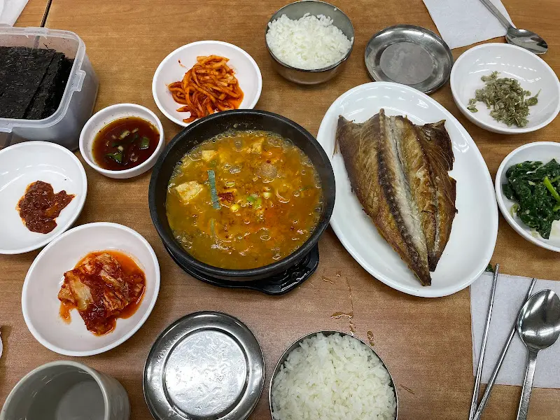 순두부찌개와 고등어구이