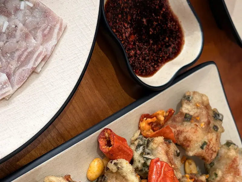 고기튀김과 편육 샐러드