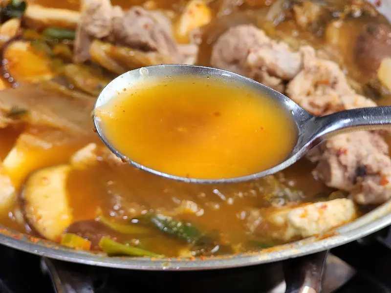 묵은지 생갈비전골 국물