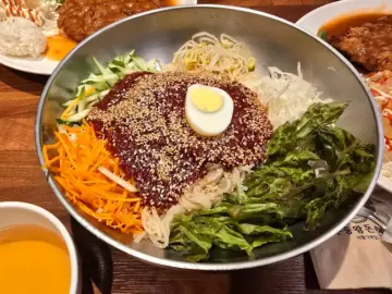 광주 힙스터들의 성지, 무등왕돈까스에서 맛보는 상무지구 레전드 맛