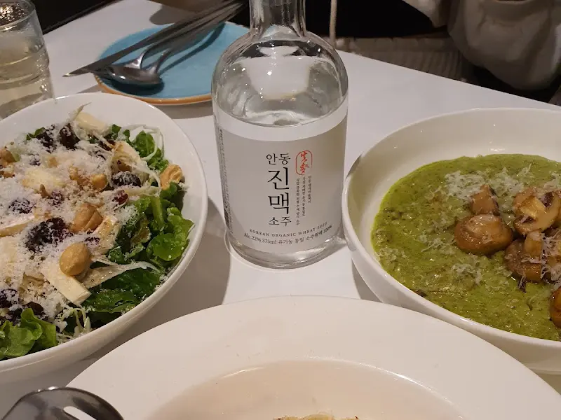 바질페스토 버섯 리조또, 샐러드, 안동 진맥 소주