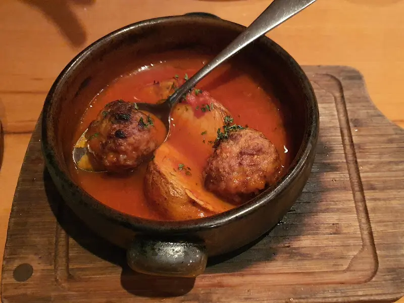 올리브 오일에 담겨져 나온 뽈뽀