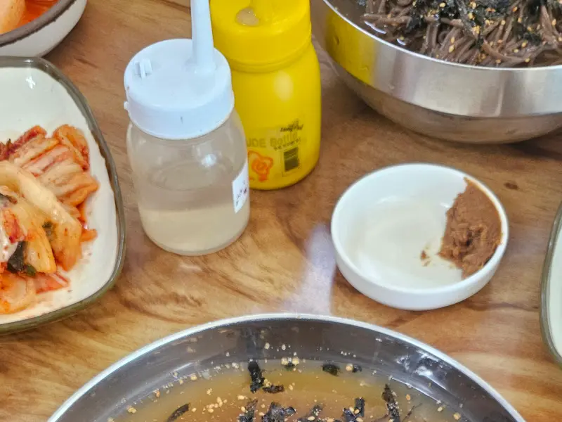 청시면옥 기본 반찬