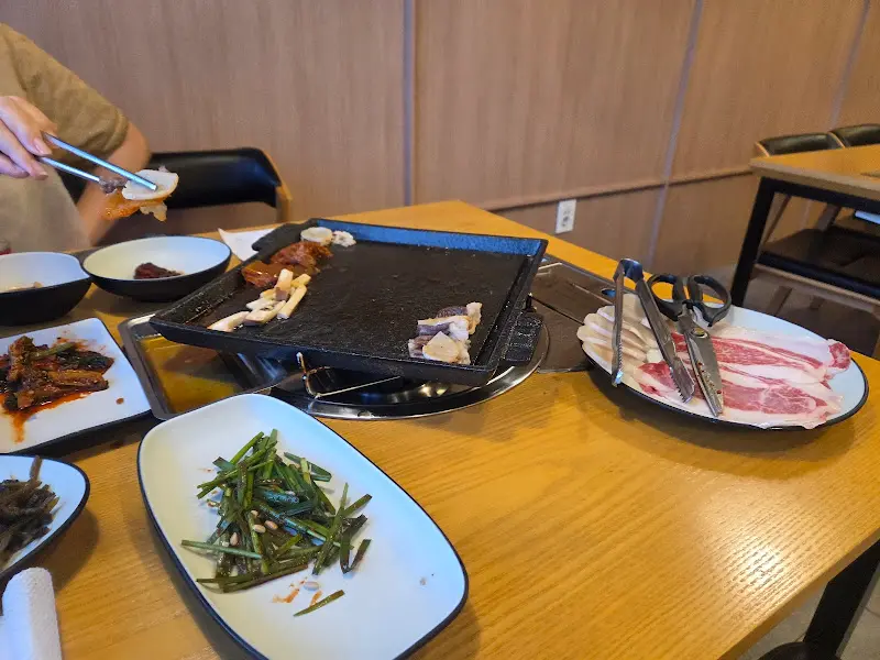 차돌삼합이 구워지는 모습