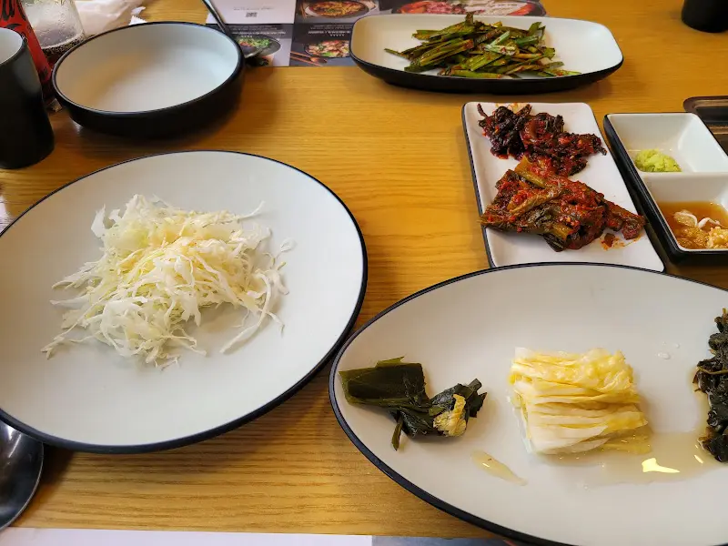 정갈한 밑반찬 한상 차림