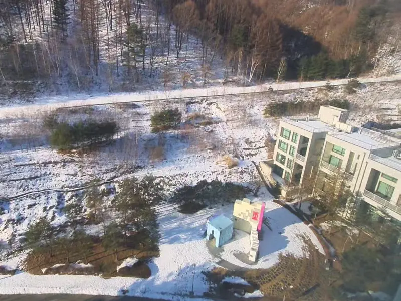 객실에서 보이는 설산 뷰