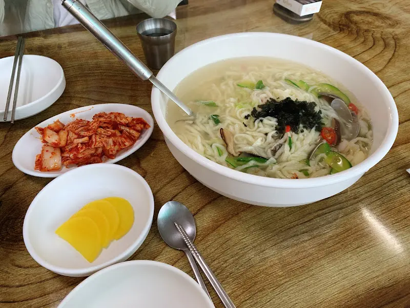 칼국수 한 상 차림