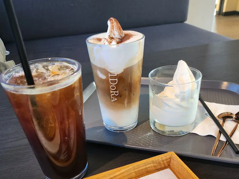 영일도라 라떼와 아이스 아메리카노