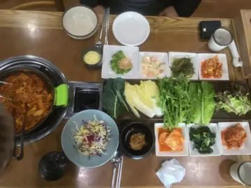 어머니 손맛 그대로, 풍성한 쌈채와 주물럭의 향연! 용인에서 찾은 숨겨진 쌈밥 맛집
