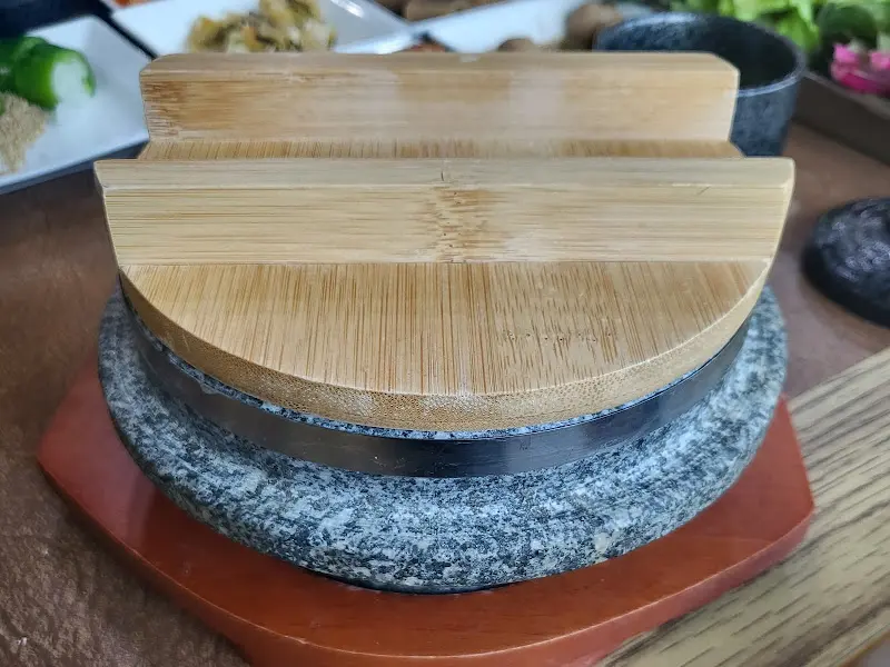 윤기가 흐르는 솥밥