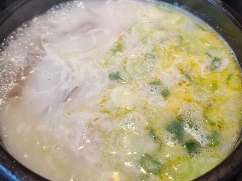 뽀얀 국물의 순대국밥