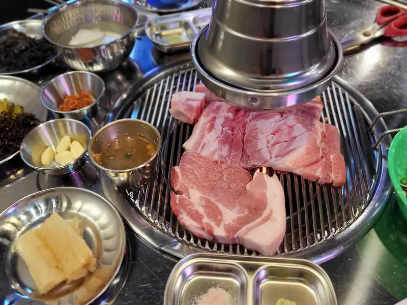 흑돼지 오겹살 구이